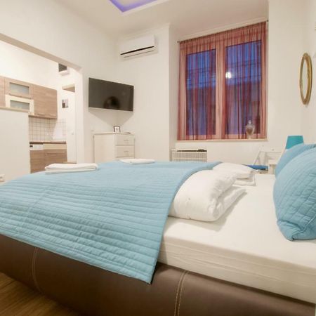 Standard Apartment By Hi5 -Baross Square Будапешт Экстерьер фото